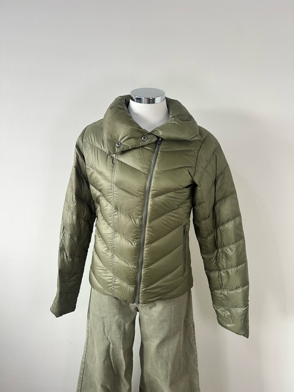 Patagonia Prow Down Jacket Womens S Fatigue Green Quilted Zip Coat